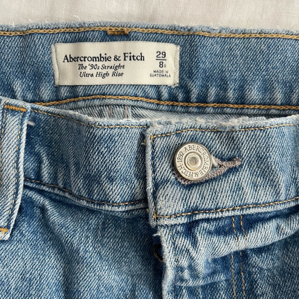 Abercrombie 90’s Ultra High Rise Medium Wash Jeans